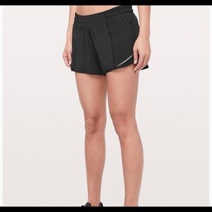 Lululemon Hotty Hot II shorts 4”